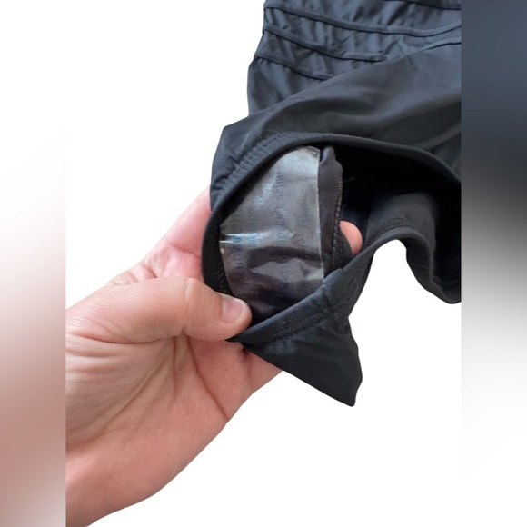 La Blanca Island Goddess Multi-Strap Cross Back One Piece Swimsuit Black size 4 - Picture 4 of 6